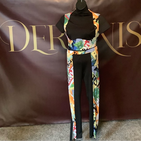 Gibiu Women's Black Letter's Print Crop Top Elastic Waist Leggings -2 Piece Set - Picture 9 of 11